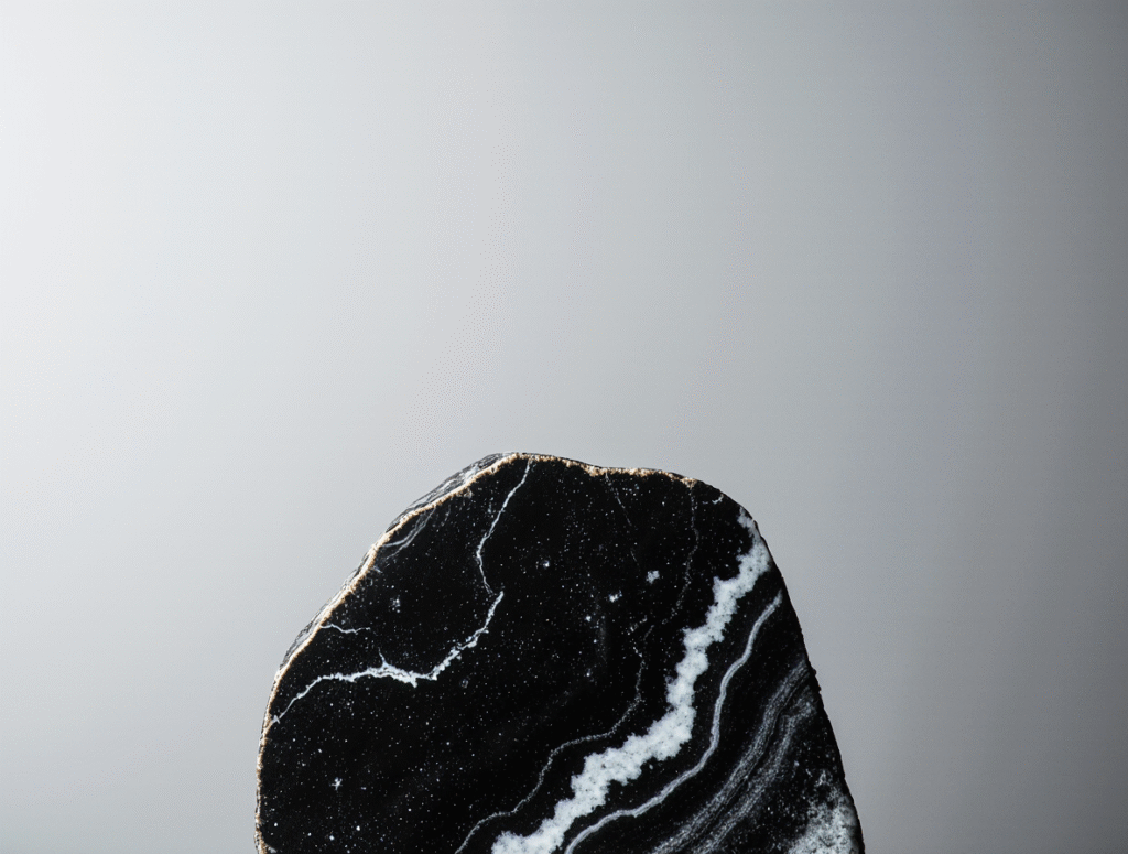 create_a_plain_picture_of_a_onyx_stone_iby7htzewid45kdfompp_2